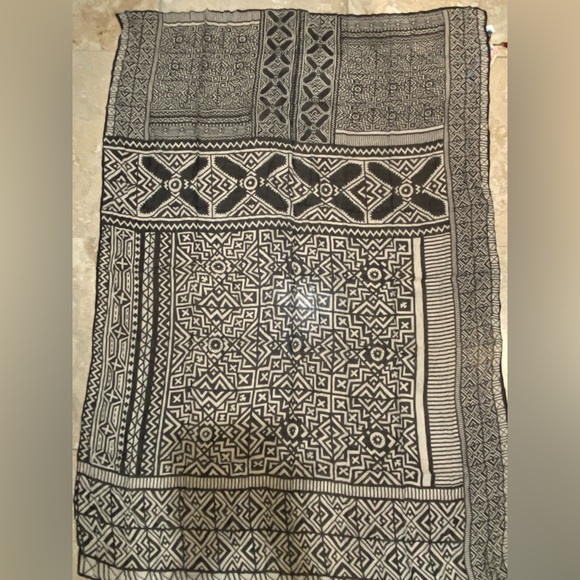 Johnny Was cashmere blend scarf 49x66 - Picture 4 of 4